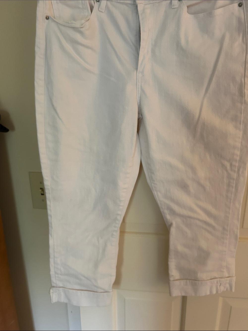 Signature by Levi Strauss White Mid-Rise Capri
